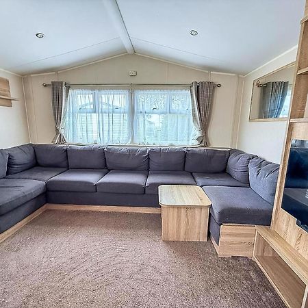 Lovely Caravan With Decking And Outside Furniture At Broadland Sands Ref 20113Bs Hopton on Sea Extérieur photo