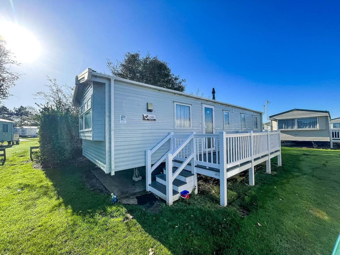 Lovely Caravan With Decking And Outside Furniture At Broadland Sands Ref 20113Bs Hopton on Sea Extérieur photo